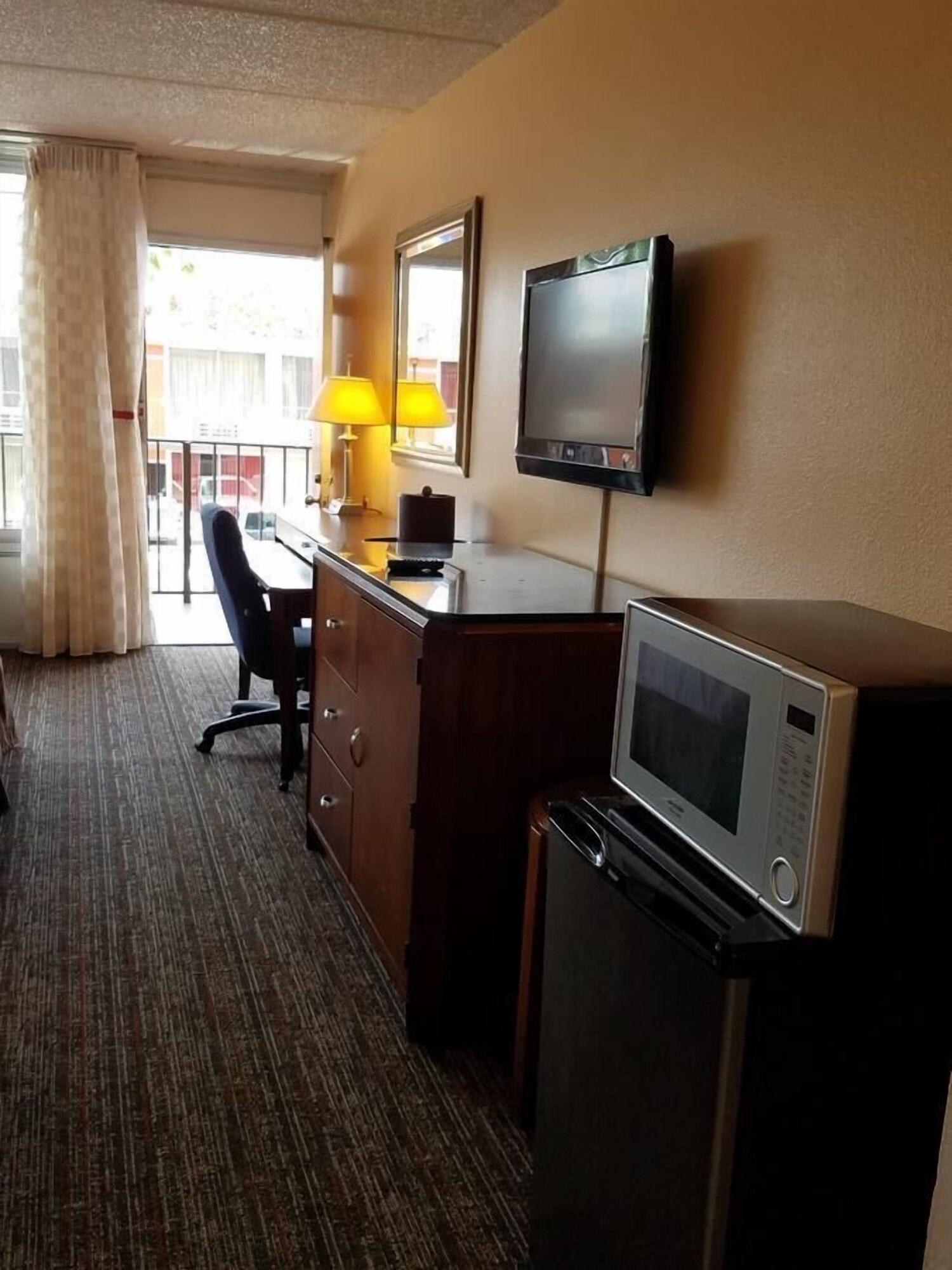 Sun Inn And Suites Кисими Екстериор снимка