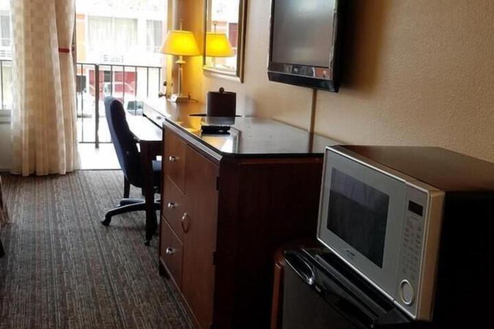 Sun Inn And Suites Кисими Екстериор снимка