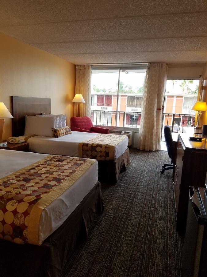 Sun Inn And Suites Кисими Екстериор снимка