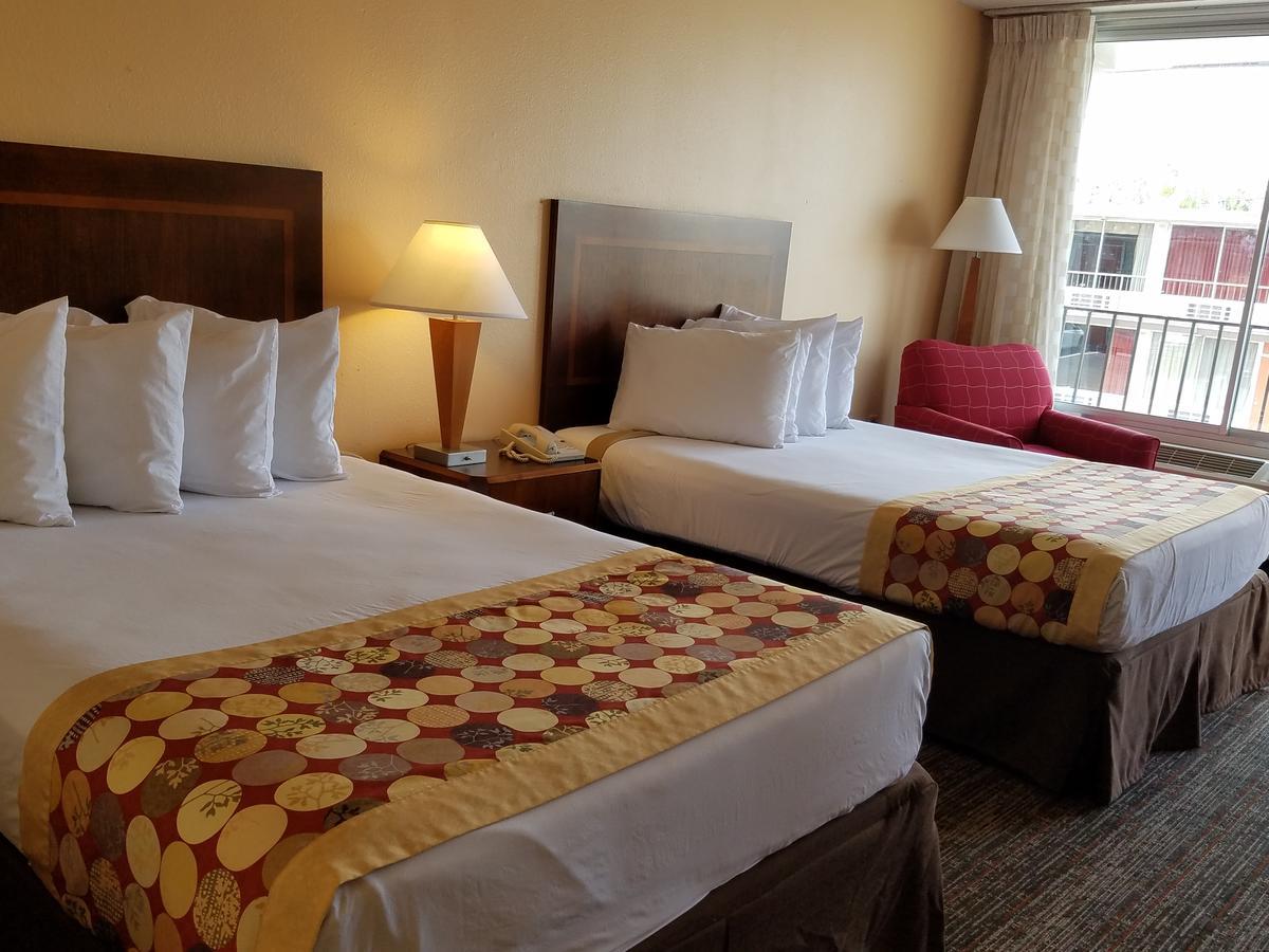 Sun Inn And Suites Кисими Екстериор снимка